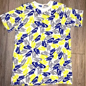 Boys NIKE t-shirt.